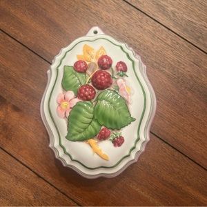 Retired 1986 Le Cordon Bleu Porcelain Ceramic Food Mold raspberry FranklinMint